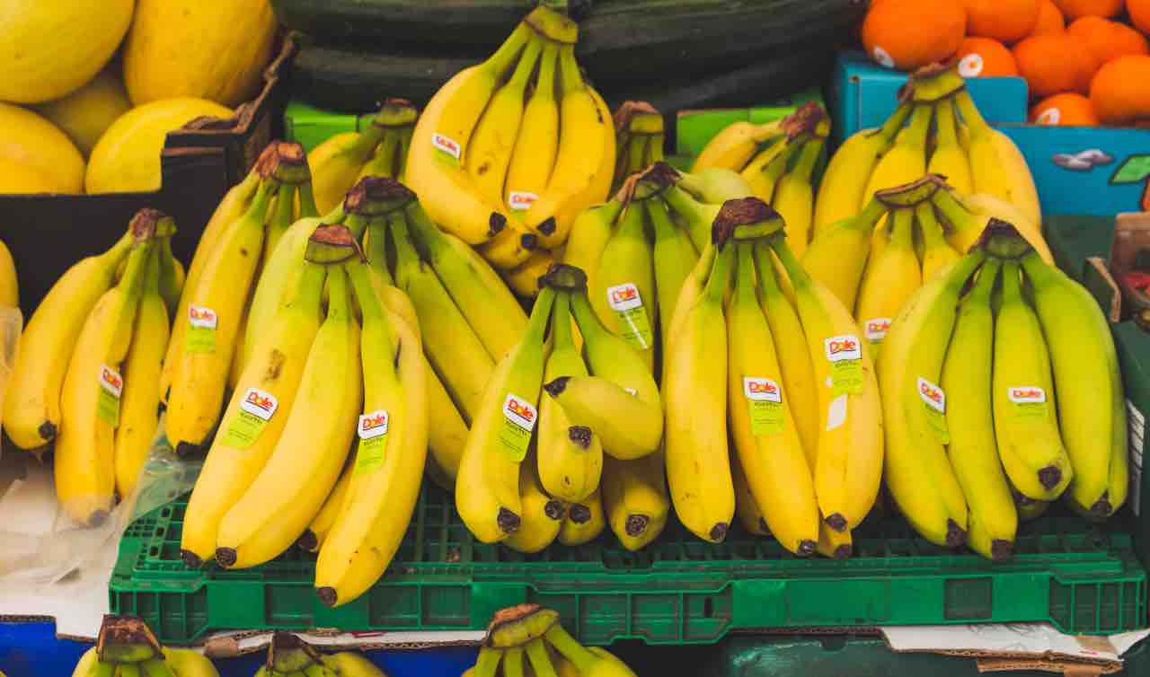 Você sempre descascou bananas mal mas não sabia: quando descobrir como fazê-lo, ficará surpreso