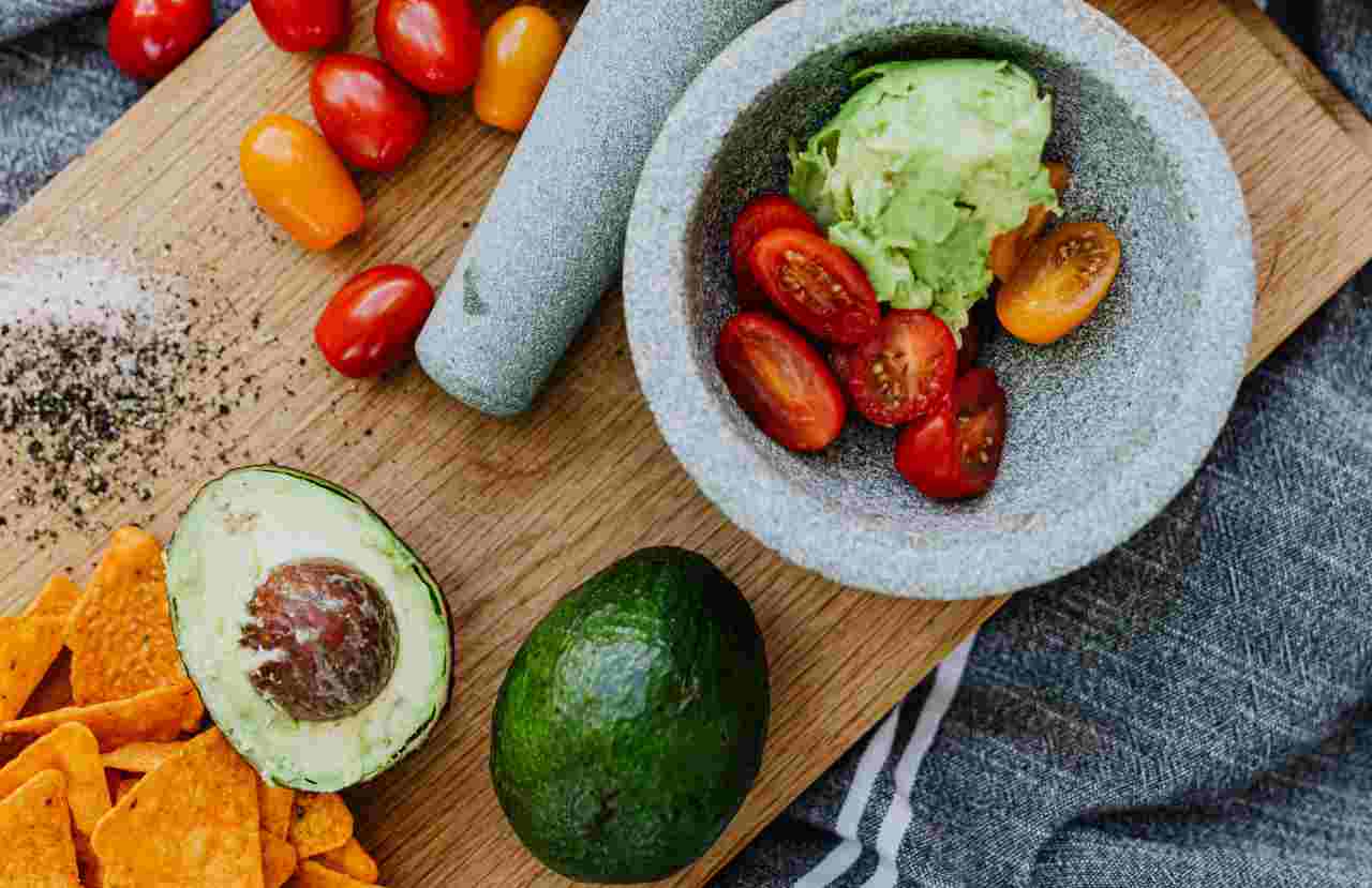 Alcuni ingredienti del guacamole