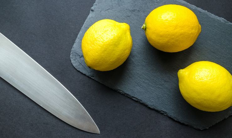 Non sempre serve tagliare i limoni a metà - Ifood.it (foto Pexels)