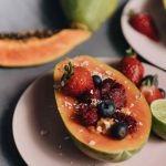 Papaya riempita con frutta - iFood.it (foto Pexels)