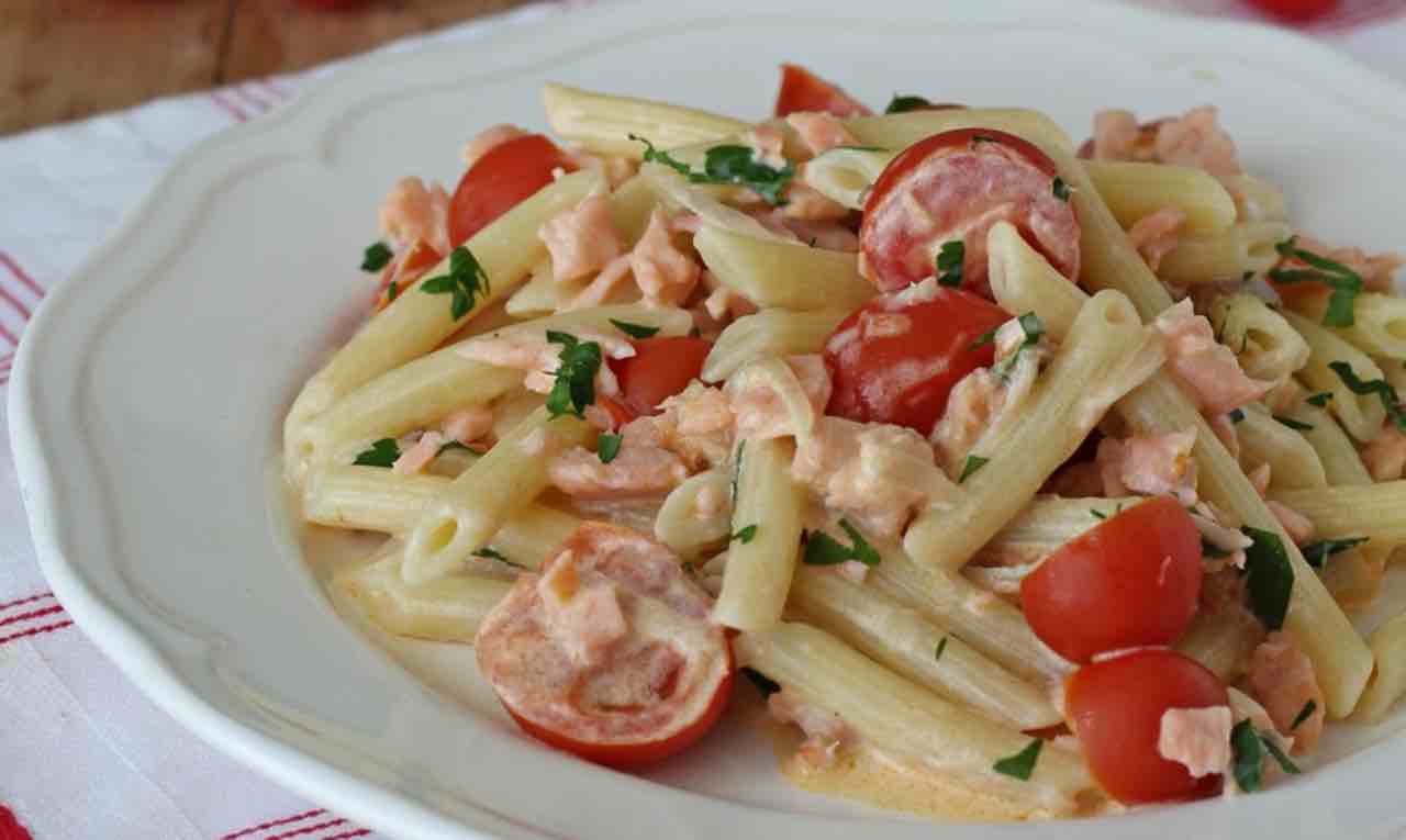 Pasta pomodorini e salmone