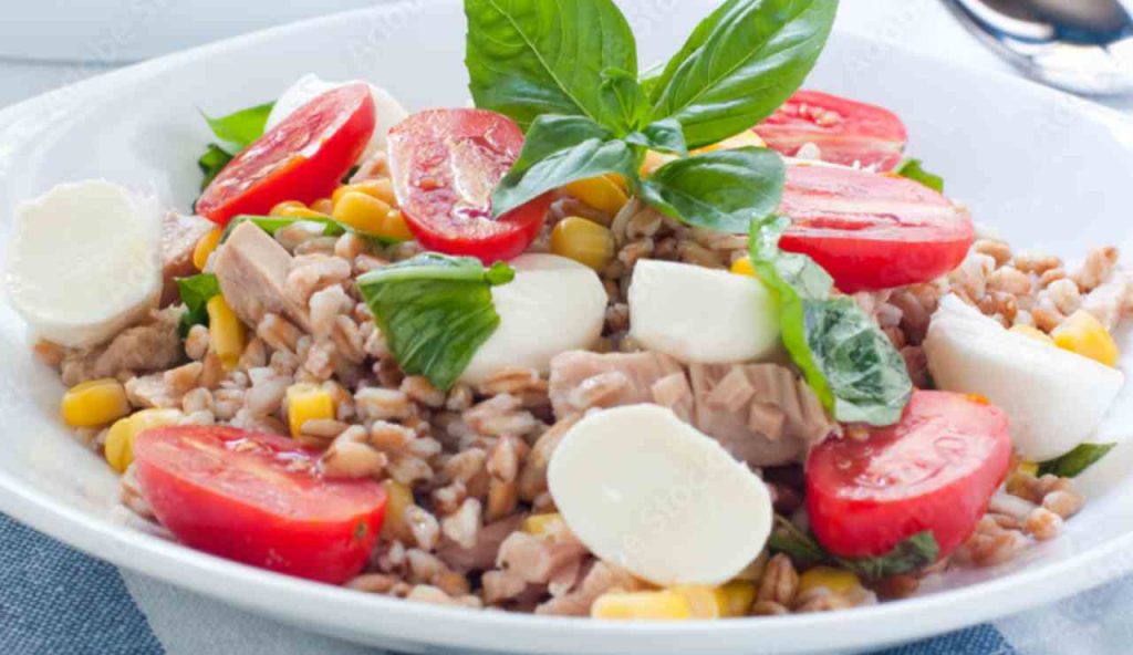 Poké bowl all'italiana la pausa pranzo perfetta pronta in pochi minuti