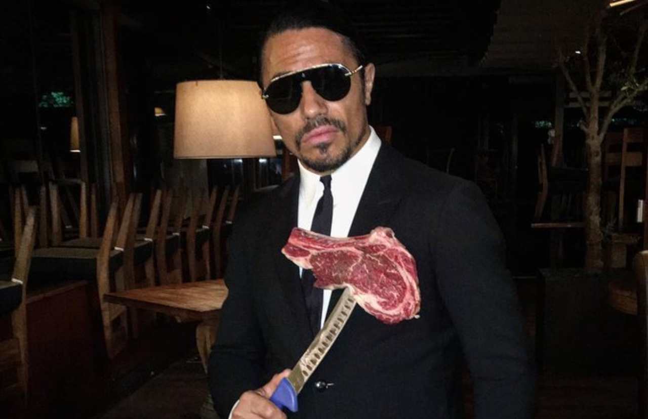 Salt Bae - Ifood.it (foto Twitter)