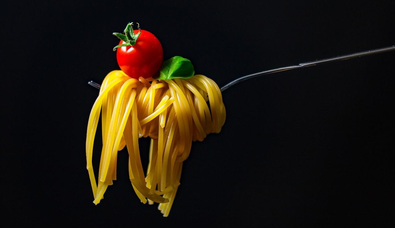 Spaghetti con pomodoro e basilico