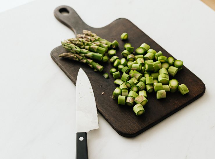 tagliare gli asparagi-ifood