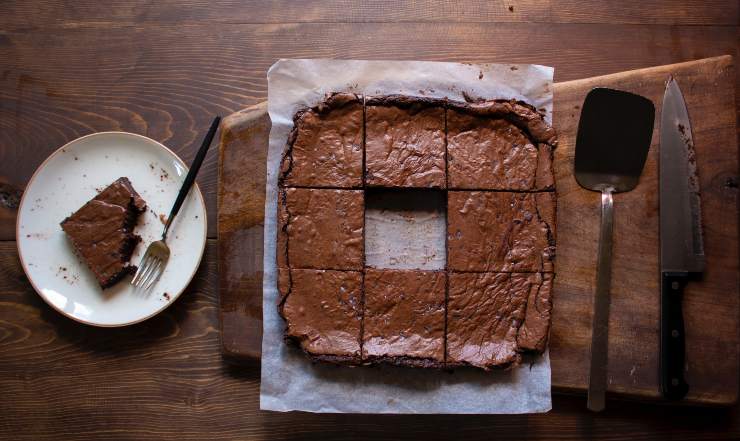 Brownie light diviso in 9 - iFood.it (foto Pexels)