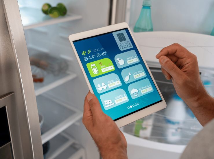 Frigorifero smart controllato con la applicazione - iFood.it (foto Canva)