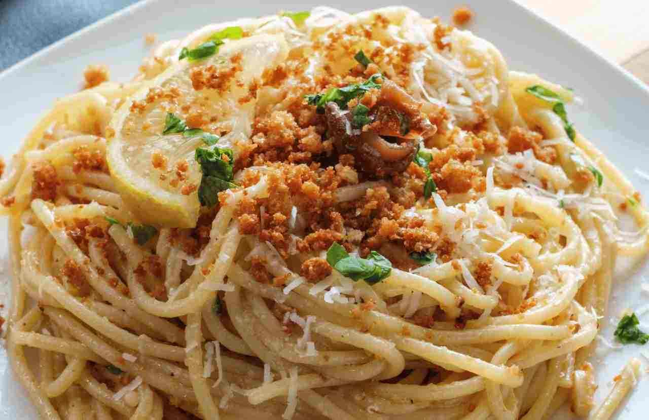 Spaghetti con la mollica ricetta