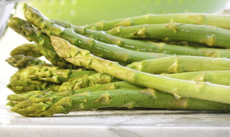 Un esempio di alimento diuretico, gli asparagi - iFood.it (foto Canva)