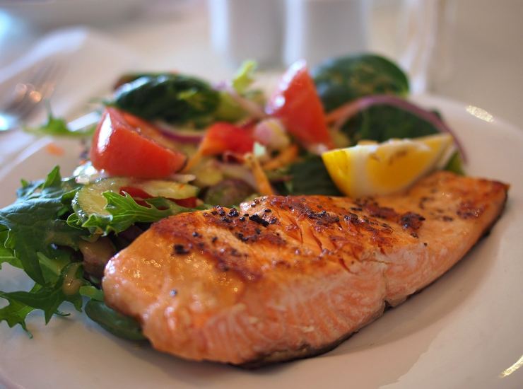 insalata proteica con salmone-ifood