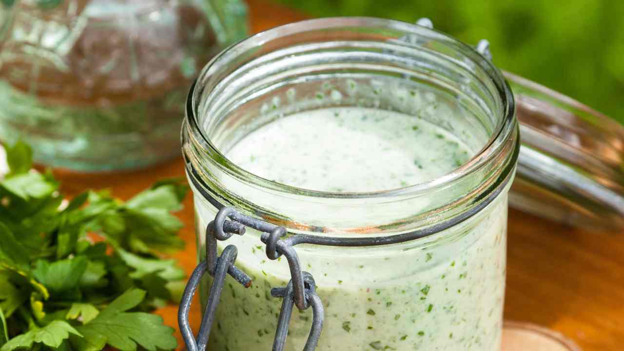 Homemade Tzatziki Sauce, in Just 2 Minutes Bring Greece to your table: Travel while staying at home