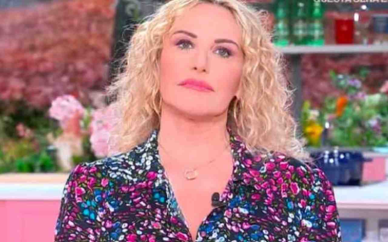 Malore in diretta, lo studio nel panico