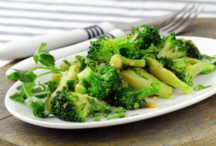 Che succede ai nostri occhi se mangiamo troppi broccoli