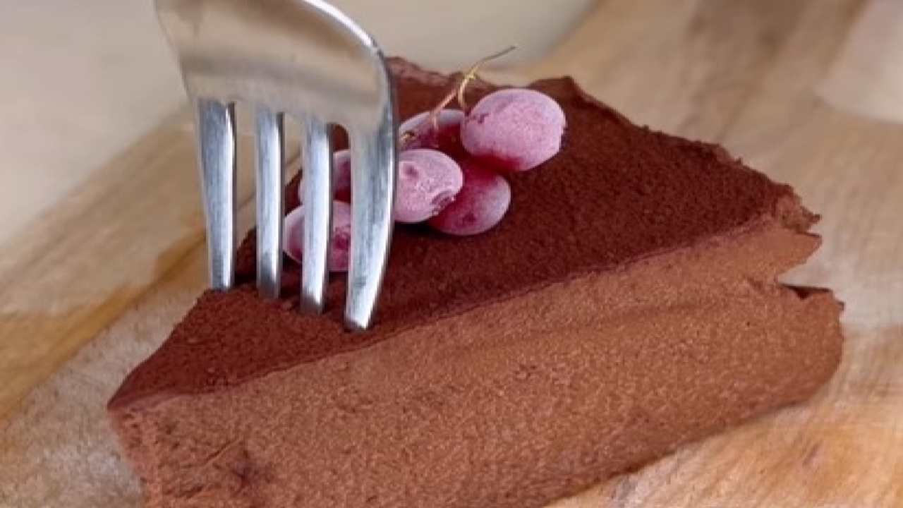 Una torta al cioccolato in pochissime mosse