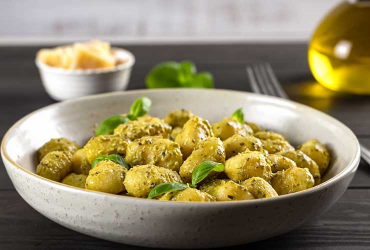 ricetta gnocchi di patate con basilico e formaggio