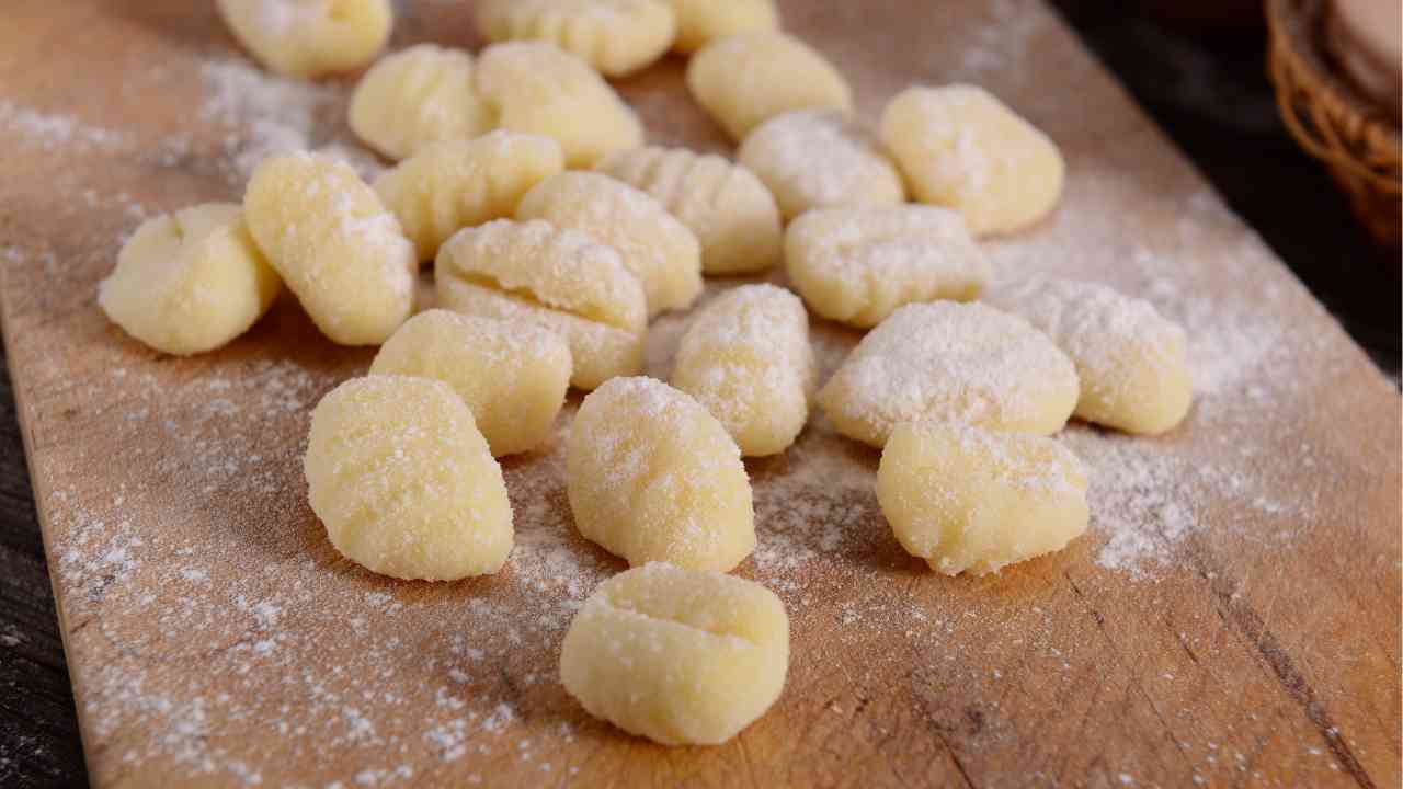 ricetta gnocchi di patate con zucchine e cipolla di Tropea