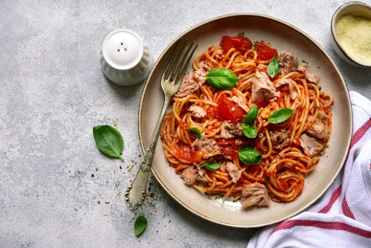 spaghetto con tonno e pomodoro ricetta light