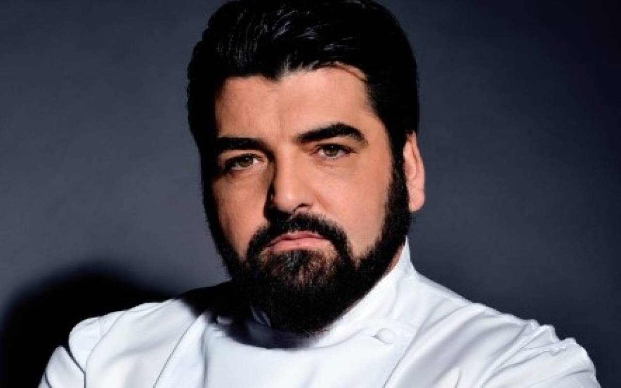 Che titolo di studio possiede Antonino Cannavacciuolo?