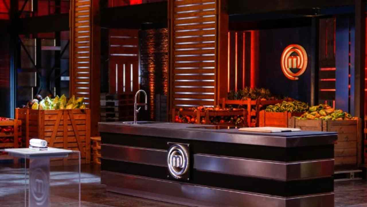 Paroloni nello studio di MasterChef