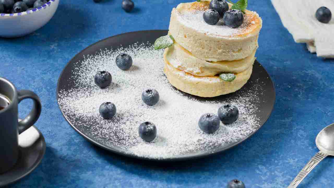 Fluffy pancake, la mia colazione preferita a dieta: sono golosissimi ma leggerissimi | Ti svelo la mia ricetta segreta  --- (Fonte immagine: https://www.ifood.it/wp-content/uploads/2023/11/fluffy-pancake.jpg)