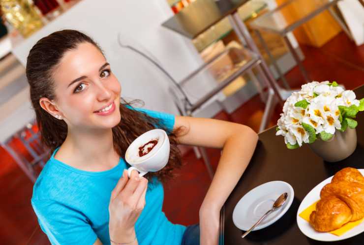 dieta colazione cornetto e cappuccino