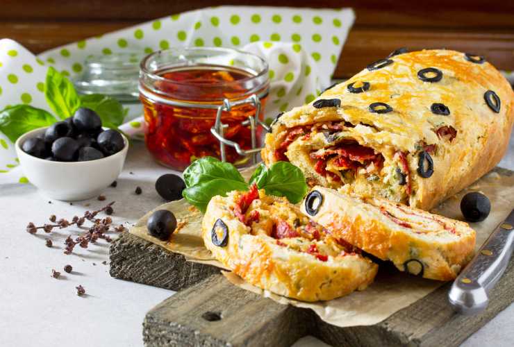 ricetta plumcake salato con pomodorini e pomodori secchi