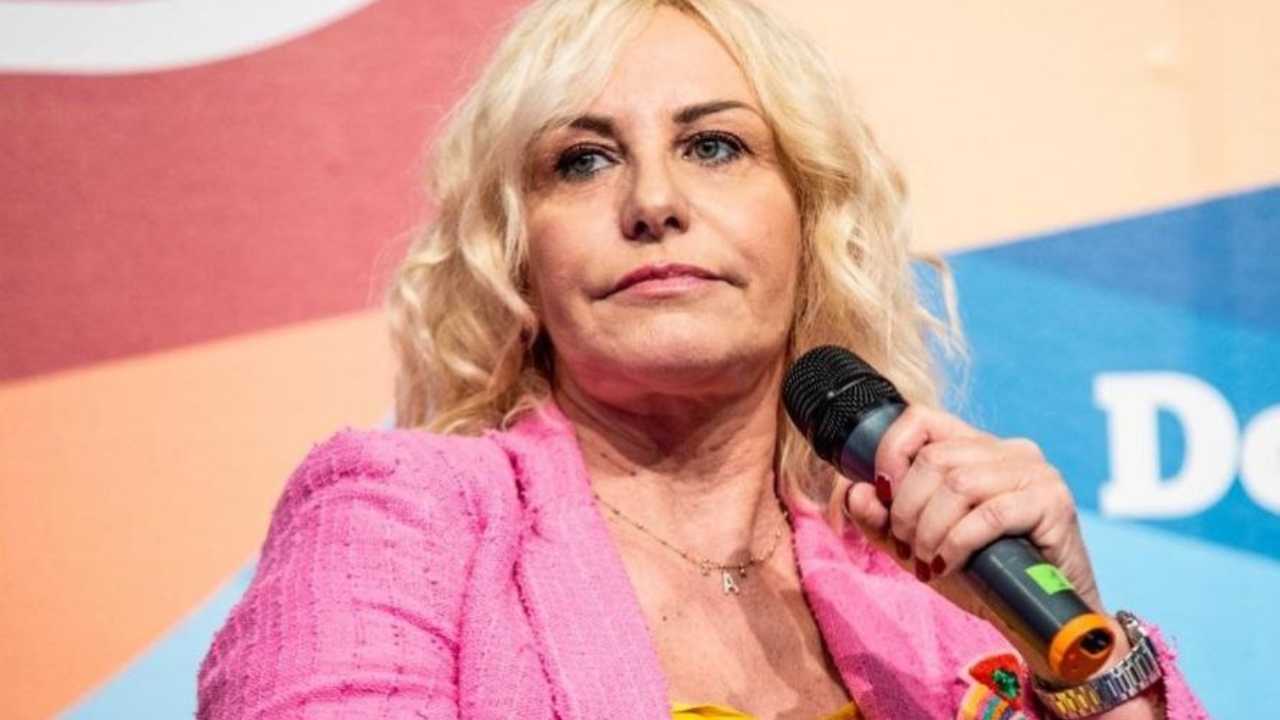 Det är alltid mitt på dagen, Antonella Clerici är arg på huvudpersonen i…