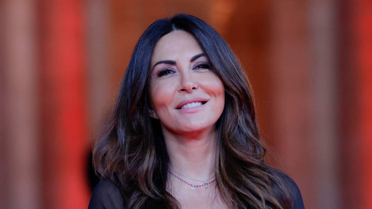 Sabrina Ferilli, altro che il marito Flavio Cattaneo nel suo cuore c'è solo lui e non può più Sabrina Ferilli, altro che il marito Flavio Cattaneo nel suo cuore c'è solo lui e non può più