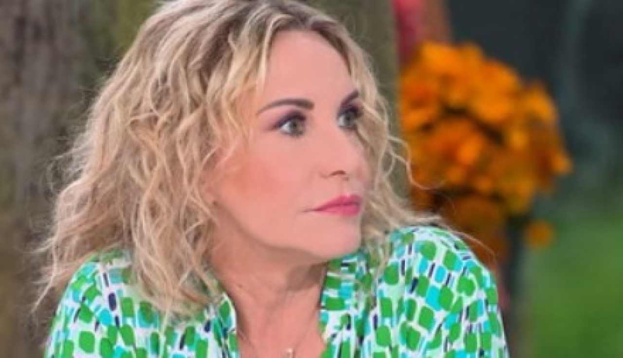 Antonella Clerici ertappades när hon kysste den berömda skrupelfria mannen |  Fu…