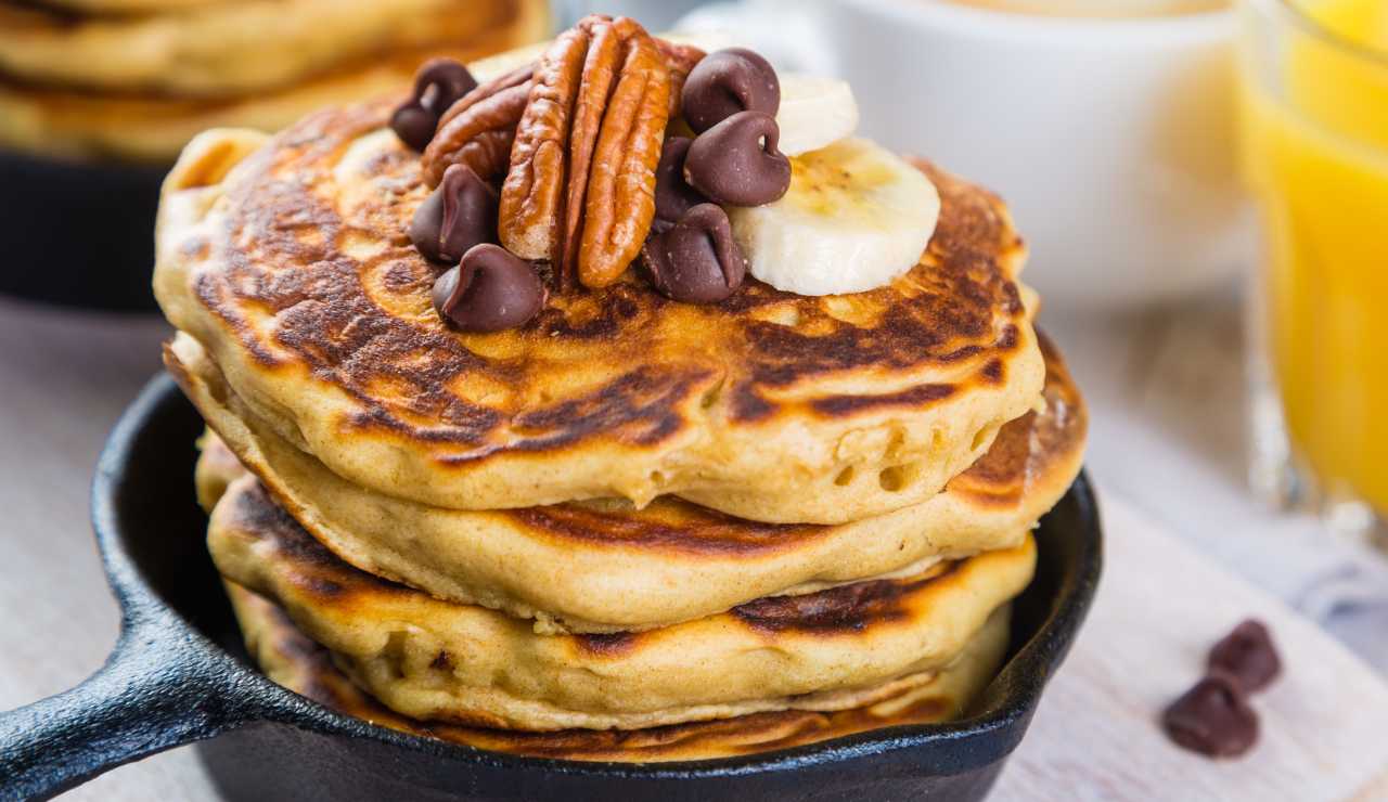 Pancake con gocce di cioccolato, ha solo 110 kcal ed è un vero piacere per  il palato: puoi mangiarlo quando vuoi senza ingrassare - iFood