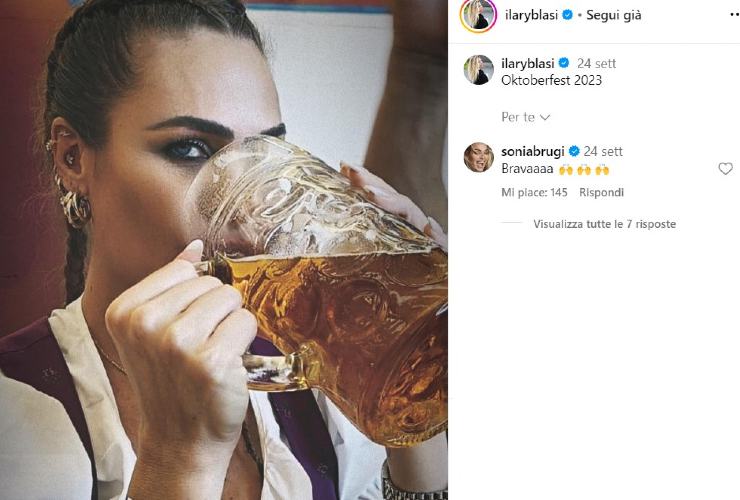 Un beso revelador para Blassie