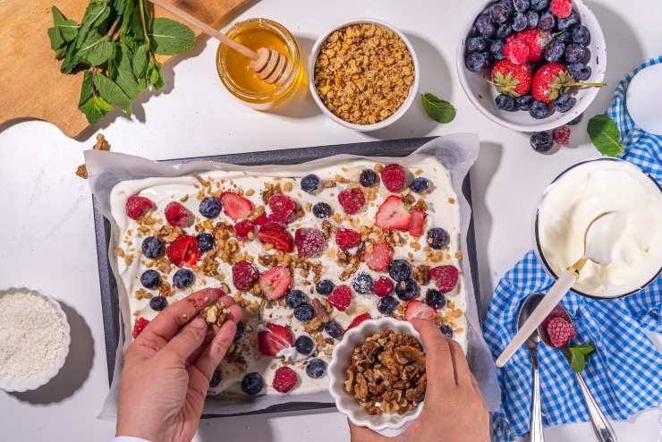 Prepare frozen yogurt bark