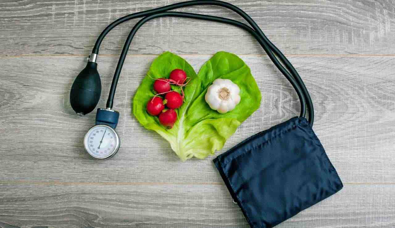 High blood pressure, lower it in one day without drugs: this food alone is enough