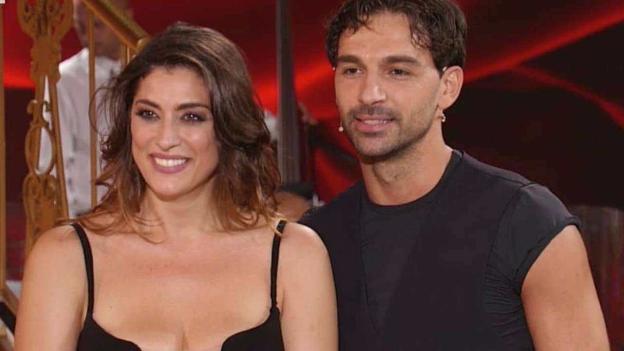 Elisa Izordi se sonrojó de vergüenza y Todaro admitió lo que realmente pasó entre ellos: “Detrás de escena nosotros…” Elisa Izordi se sonrojó de vergüenza y Todaro admitió lo que realmente pasó entre ellos: “Detrás de escena nosotros…”