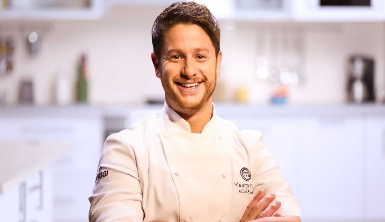 Simone Finetti,请像在 Masterchef 中一样忘记他:他的结局出乎所有人的意料 Simone Finetti,请像在 Masterchef 中一样忘记他:他的结局出乎所有人的意料