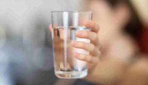Bere acqua durante l'inverno - iFood.it (Fonte foto Canva)