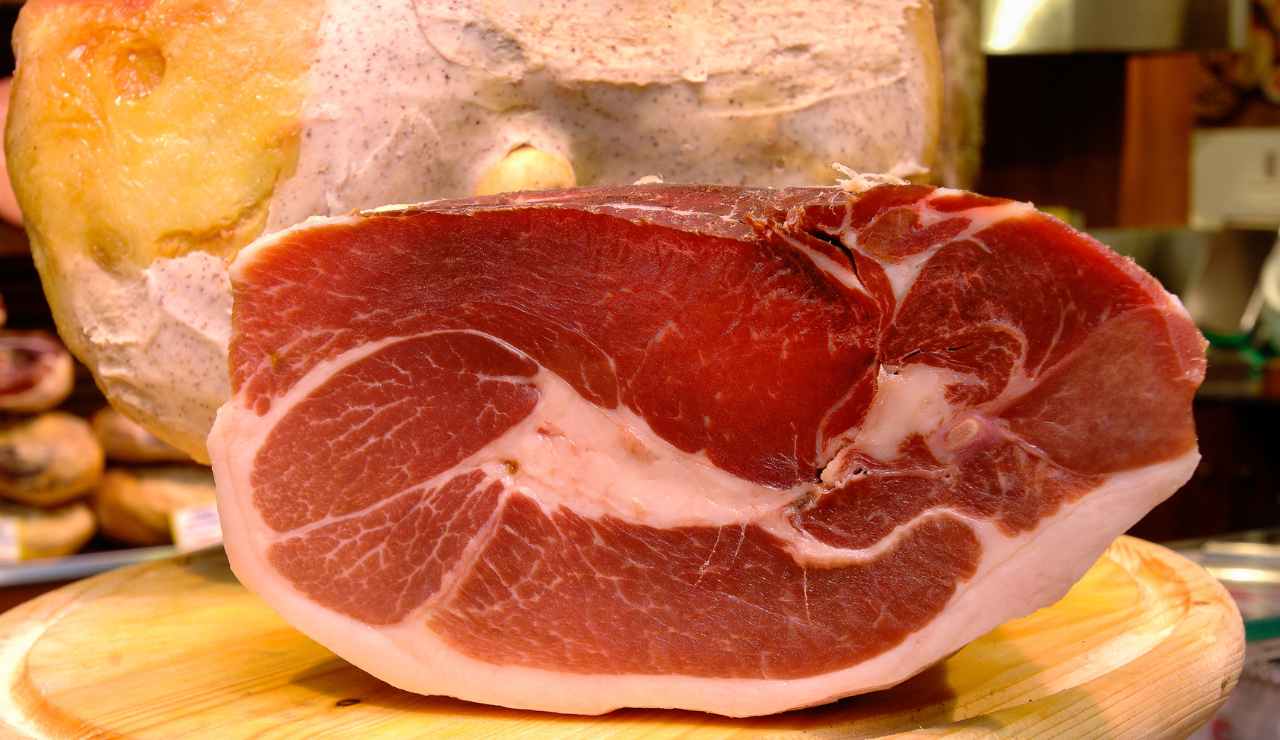 Togliere il grasso dal prosciutto - iFood.it (Fonte foto Canva)