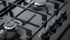 Acciaio brillante piano cottura - iFood.it (Fonte foto Canva)