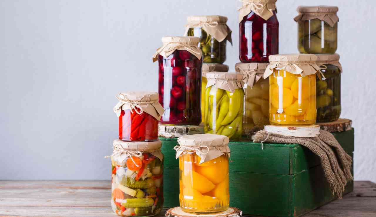 Barattoli per conserve come sanificare - iFood.it (Fonte foto Canva)