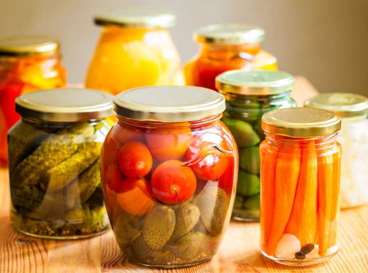 Barattoli per conserve come sanificare - iFood.it (Fonte foto Canva)