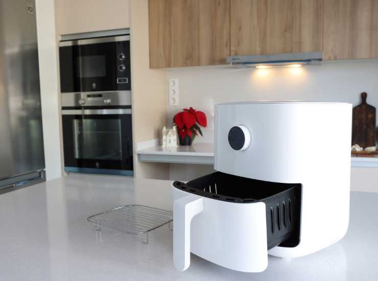 Friggitrice ad aria come pulire il cestello - iFood.it (Fonte foto Canva)
