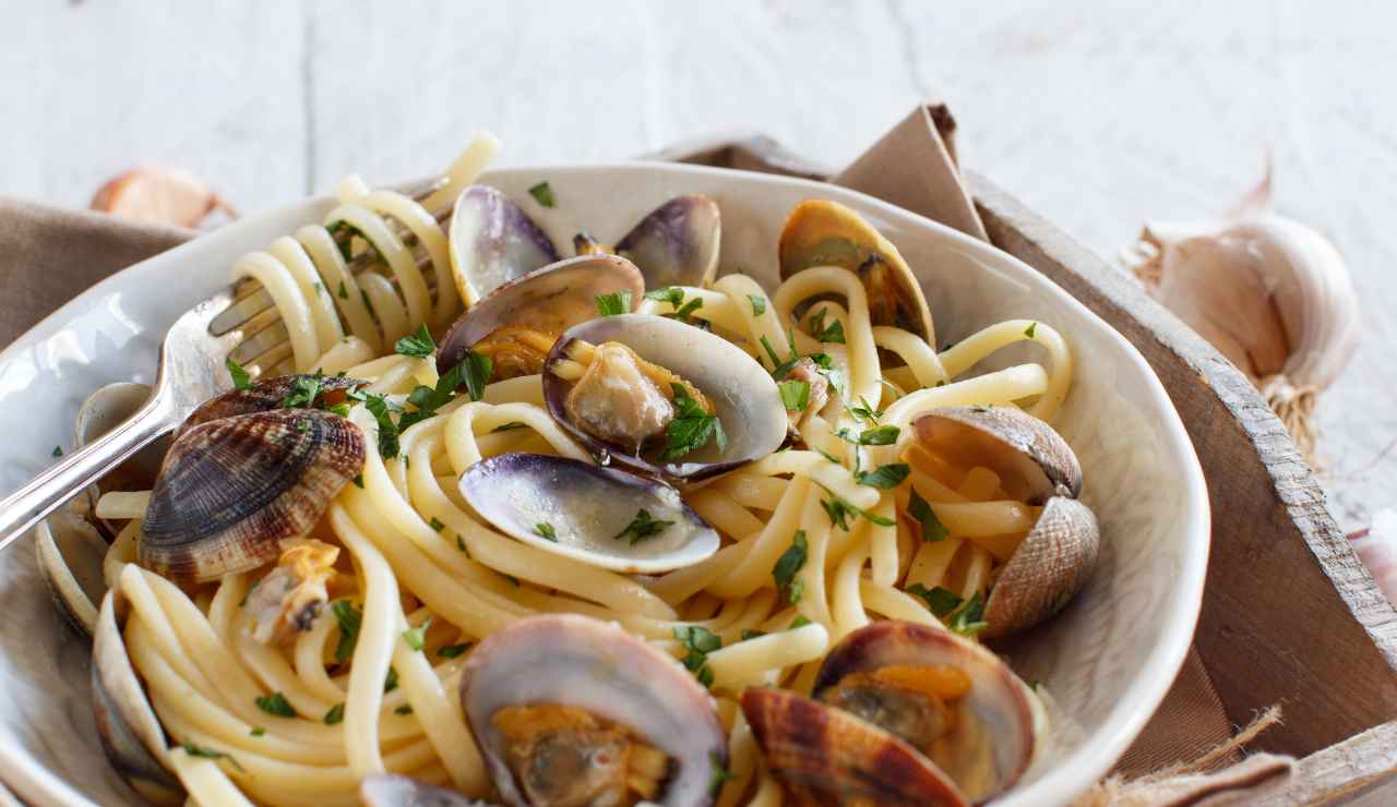 Spaghetti alle vongole in pochi passaggi - iFood.it (Fonte foto Canva)