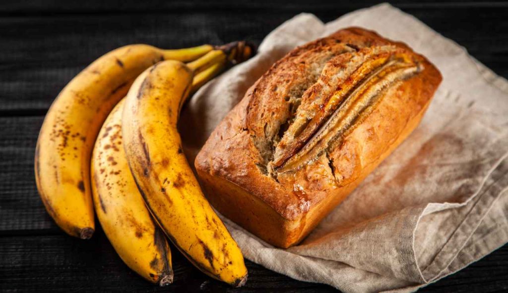 Banana Bread: la ricetta veloce e a basso contenuto di zuccheri | Ideale per le colazioni estive