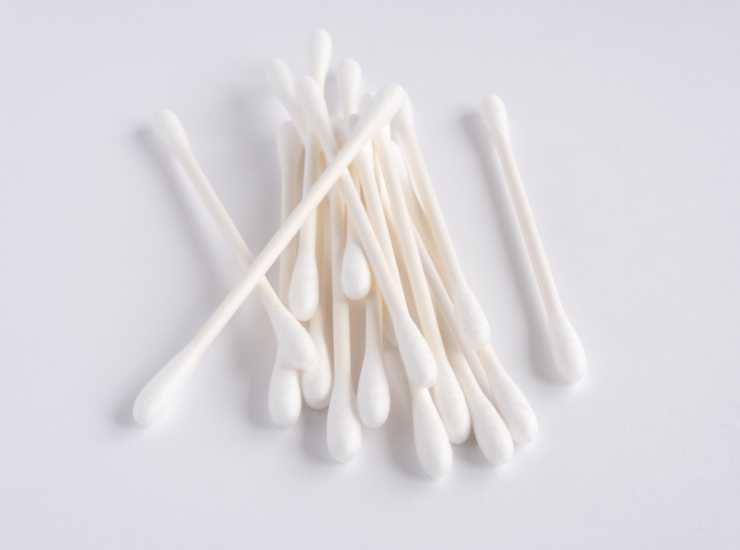 Frigo pieno d'acqua usa cotton fiocc - iFood.it (Fonte foto Canva)