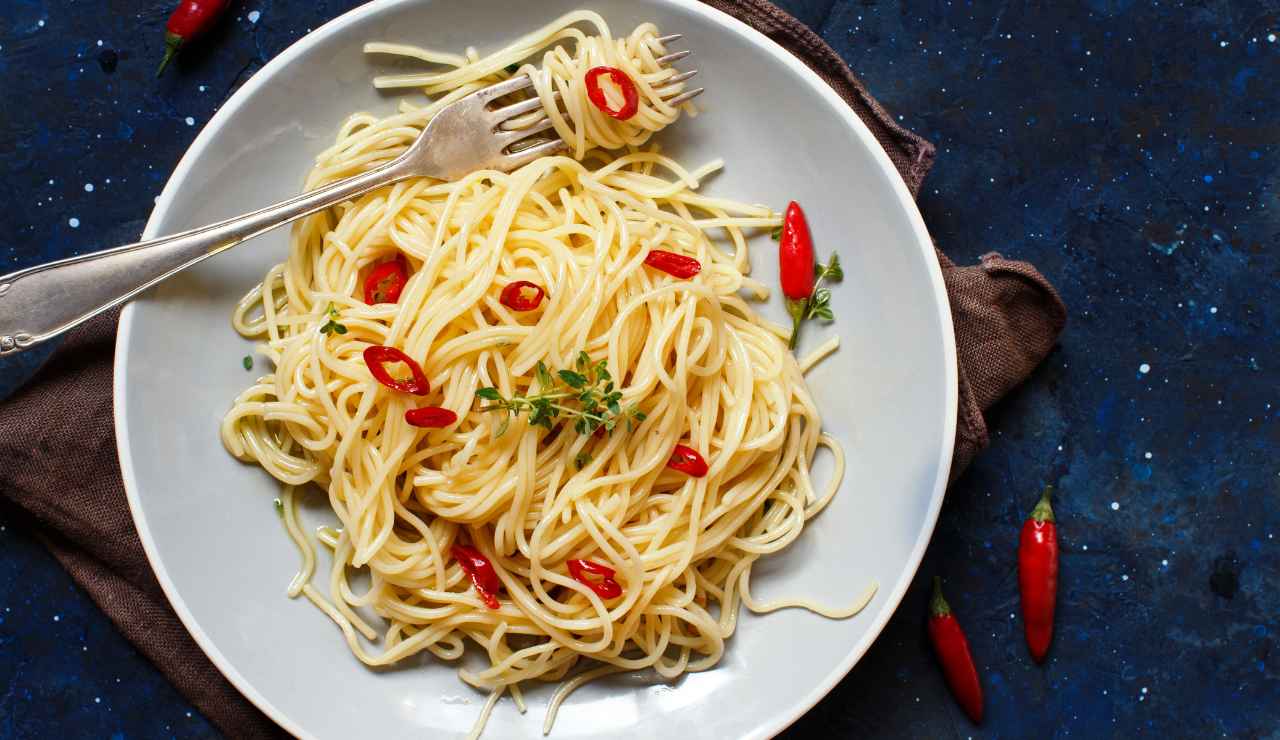 AOP: gli Spaghetti Aglio, Olio e Peperoncino sono intramontabili | Qui la ricetta perfetta