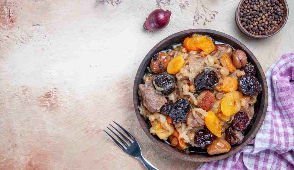 Manzo alle prugne: brasato dolce-salato facile e strepitoso