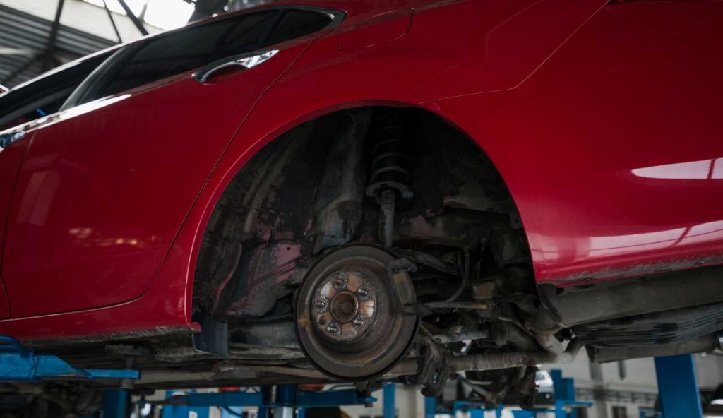 Come controllare freni e sospensioni su un’auto usata