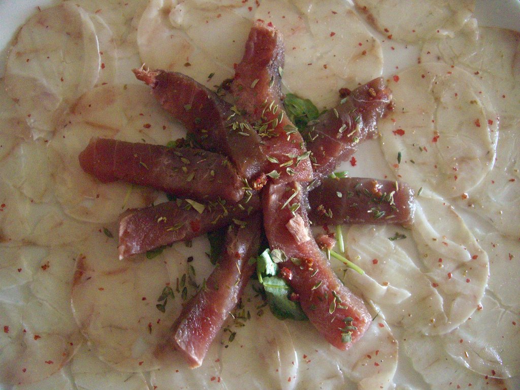 Carpaccio di pesce spada all’acqua di pomodoro